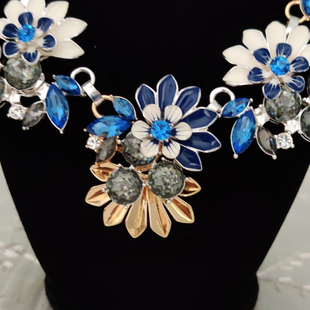 Pappagallo Statement Necklaceπππ - Picture 2 of 4